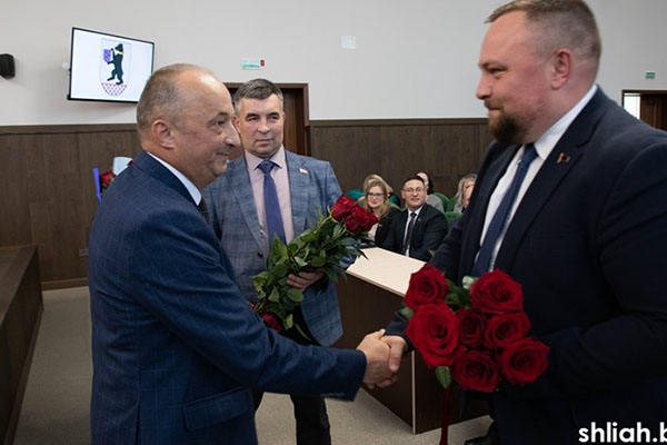 14 октября состоялась прощальная встреча Геннадия Васильевича Хоружика с коллективом райисполкома. 14 октября состоялась прощальная встреча Геннадия Васильевича Хоружика с коллективом райисполкома.